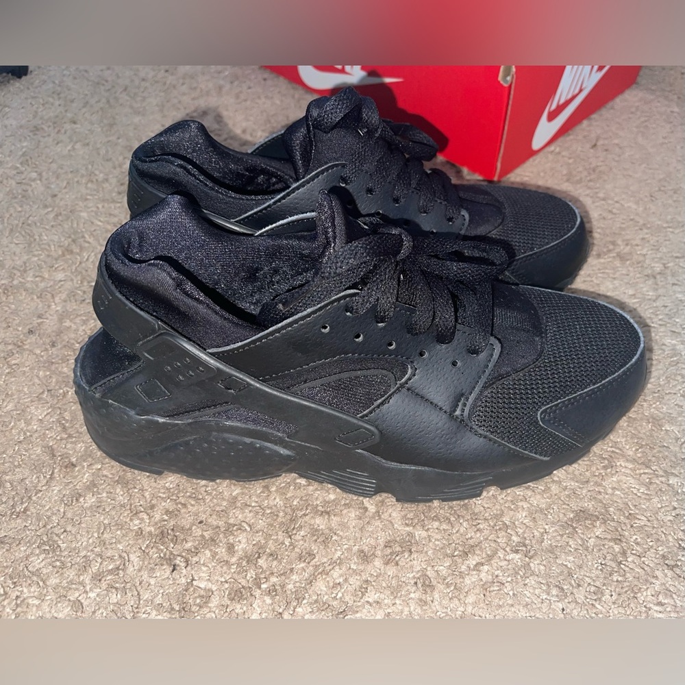 black nike huaraches run GS (youth)
